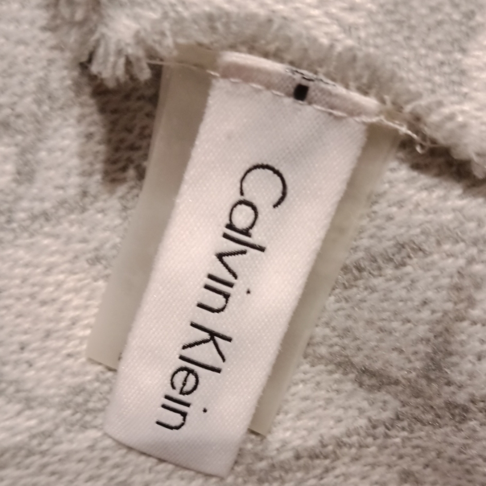 Calvin Klein scarf - Picture 3 of 8